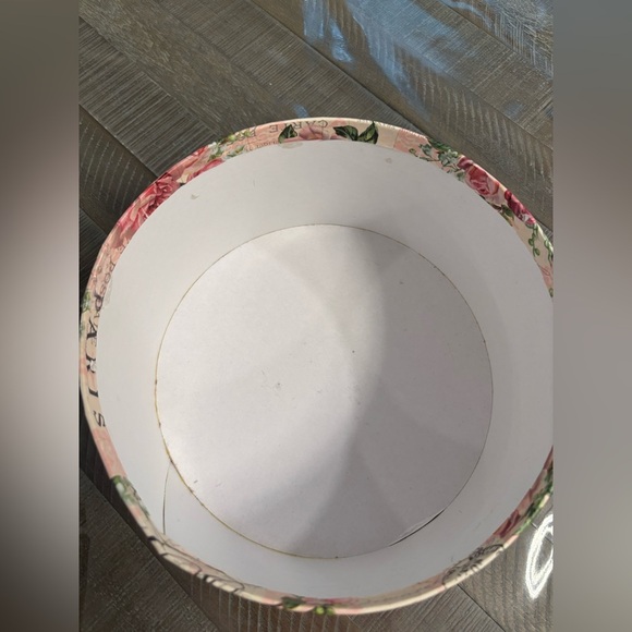 Paris Themed Decorative Box with Roses - Picture 4 of 6